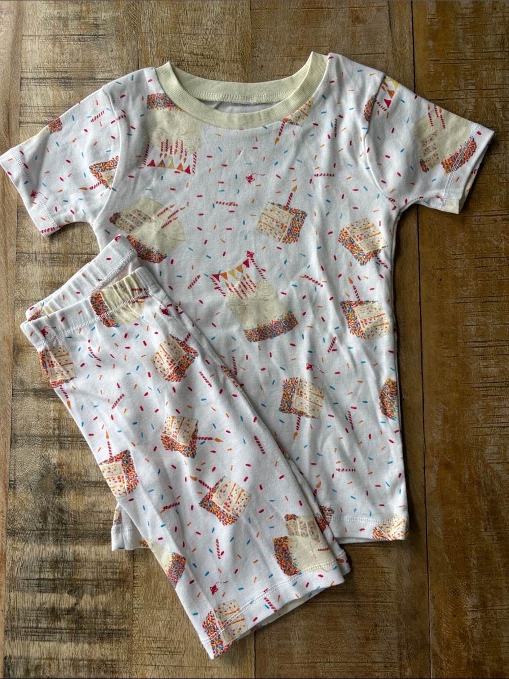 NWOT Burt’s Bees Birthday Pajama Set 5t